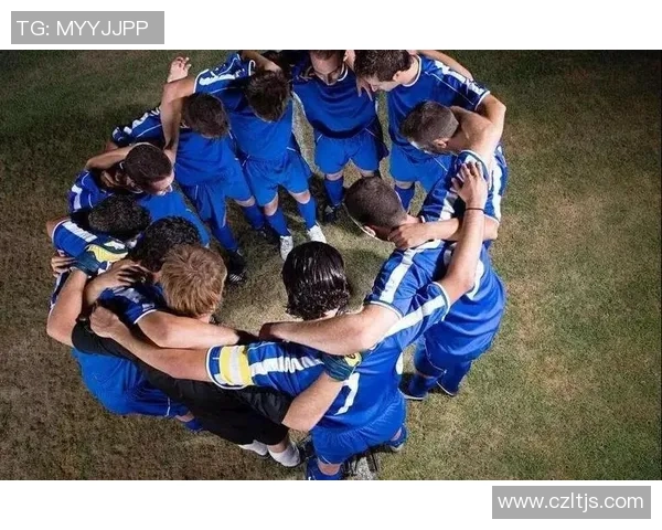 西安足球队的默契配合揭秘:从战术到团队精神的深度分析 西安足球队的默契配合揭秘:从战术到团队精神的深度分析