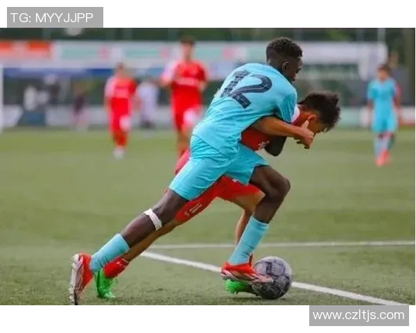 足球明星线下踢球精彩瞬间视频分享让你感受真实赛场魅力 足球明星线下踢球精彩瞬间视频分享让你感受真实赛场魅力